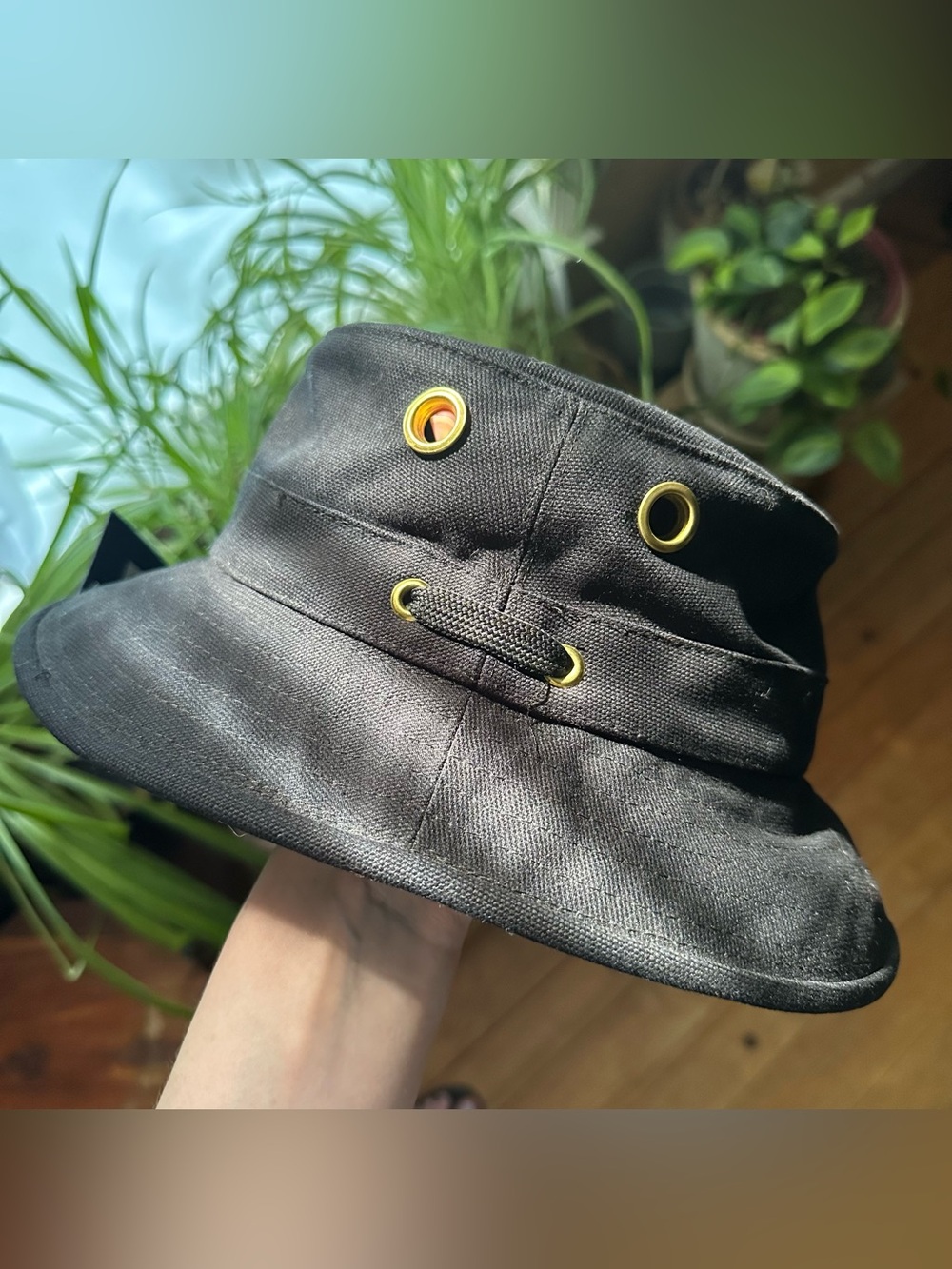 T1 Tilley Bucket Hat Black Size 7